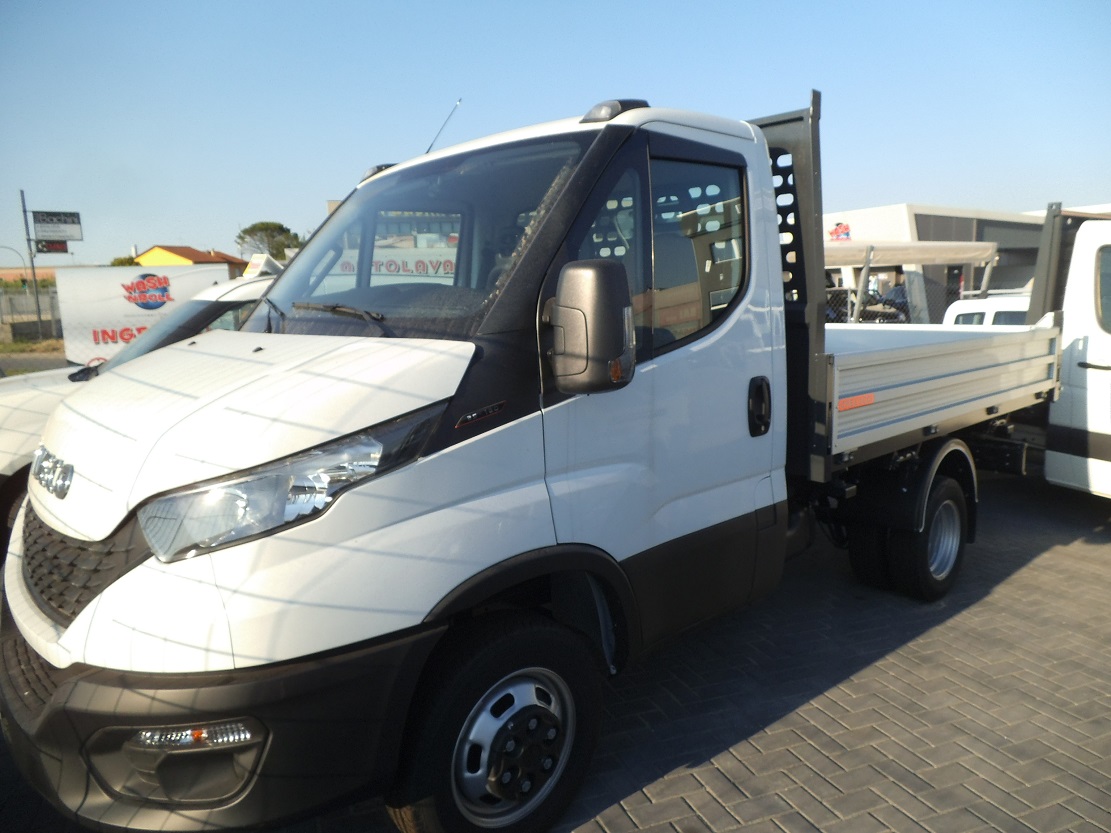 Iveco daily 35c16  RIBALTABILE TRILATERALE